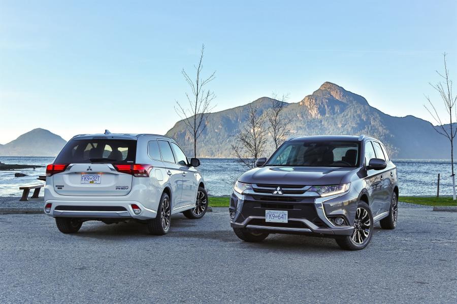  Mitsubishi Outlander PHEV 2017 года  (NA) (фото 29 из 70)